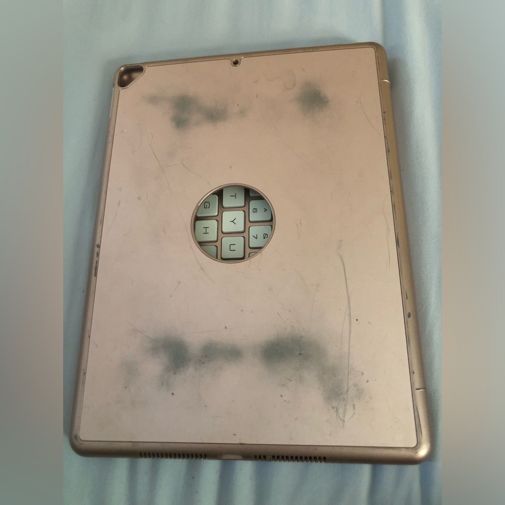 IPad Keyboard & Case - Picture 3 of 4